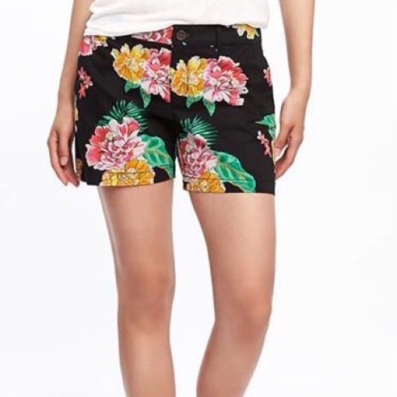 Old Navy Pants - 💎bundle any 3 for $15 Old Navy Floral Shorts